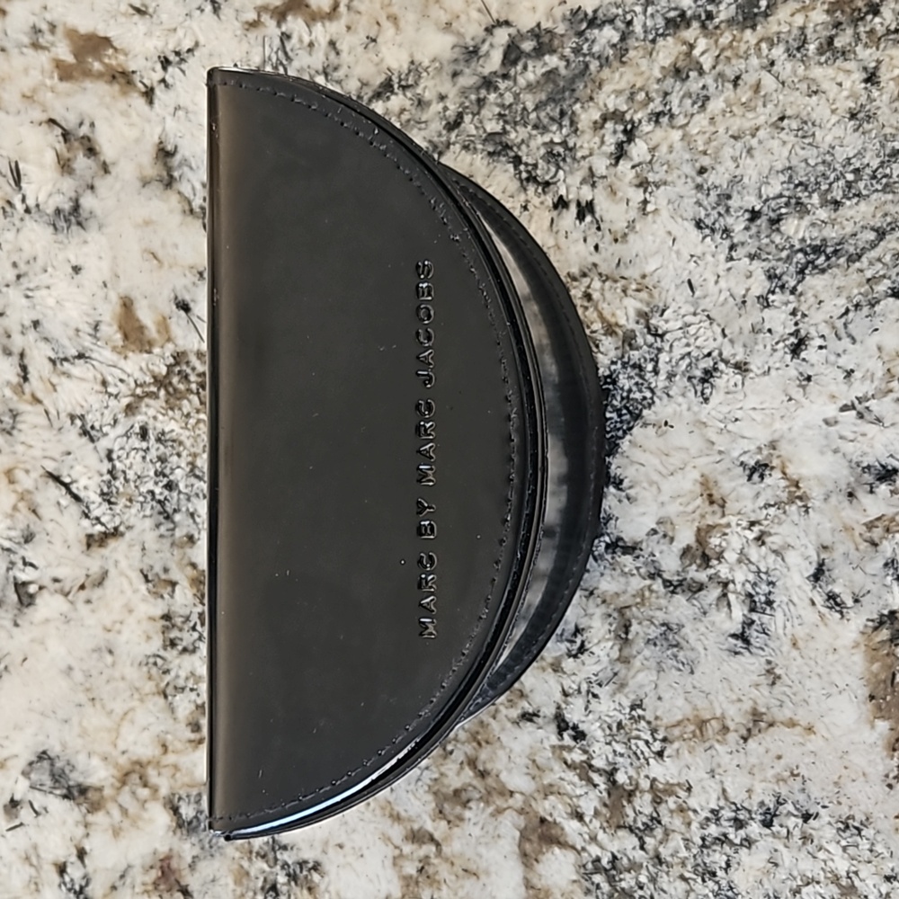 Marc by Marc Jacobs sunnies case